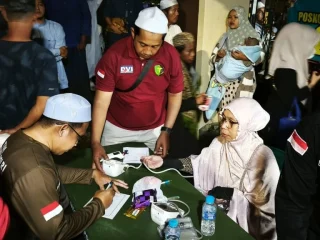 Polresta Banjarmasin Peduli Kesehatan Jemaah Haul Guru Zuhdi ke-5